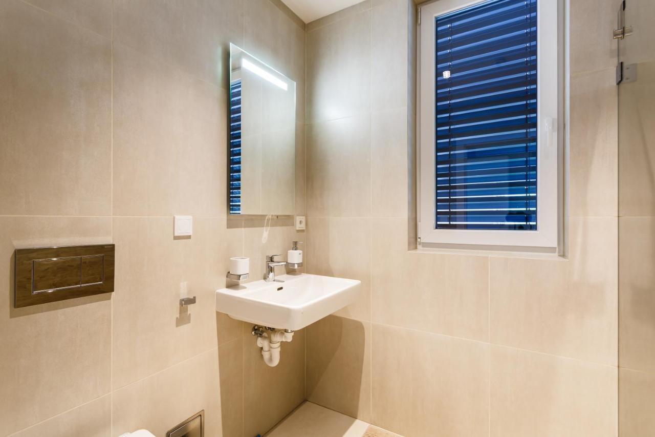 Apartman Na Golfu Celadna Exterior photo